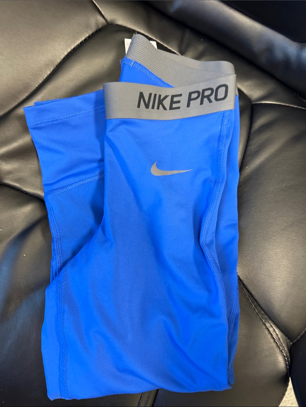 Nike Pro Womenâs Leggings in Electric/Gray